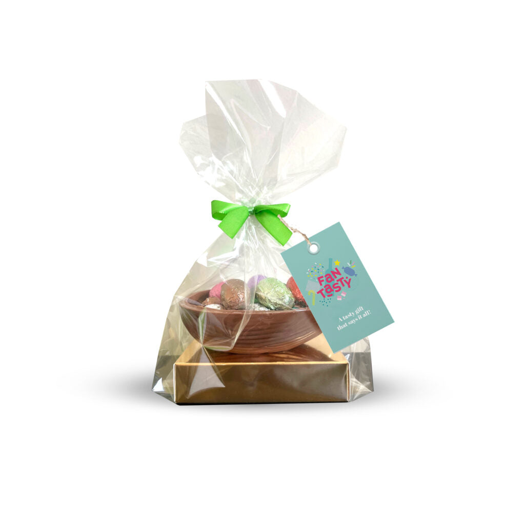 The Easter Chocolate Treatment half ei met pralines