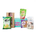 Alle producten uit de Fantasty-sche Snackbox uitgestald rondom de doos