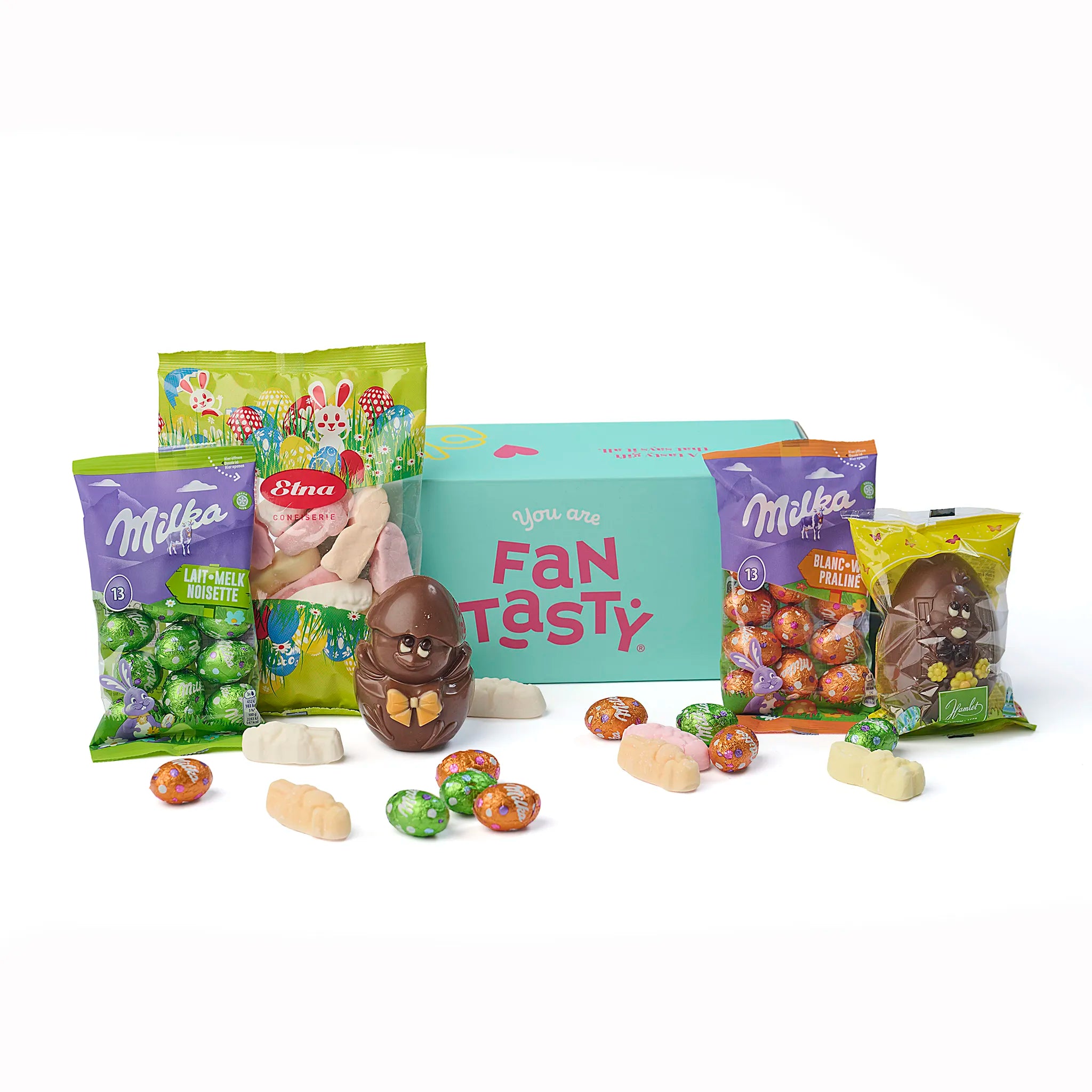 paasgeschenk pleasing easter met de verpakkingen mooi uitgestald rond de doos en losse eitjes en snoepjes rond de doos