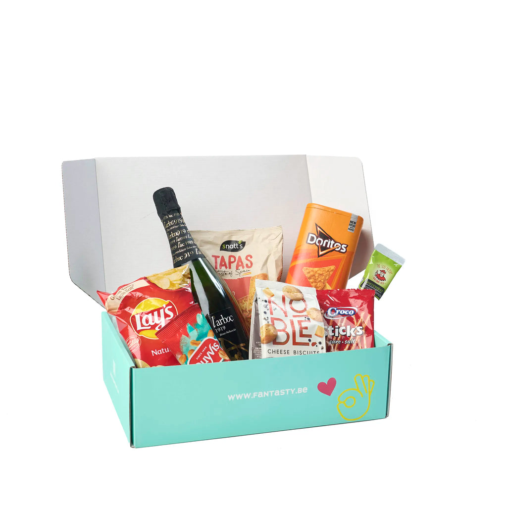 Aperitiefgeschenk Cava & Treats mooi verpakt in de open cadeaudoos