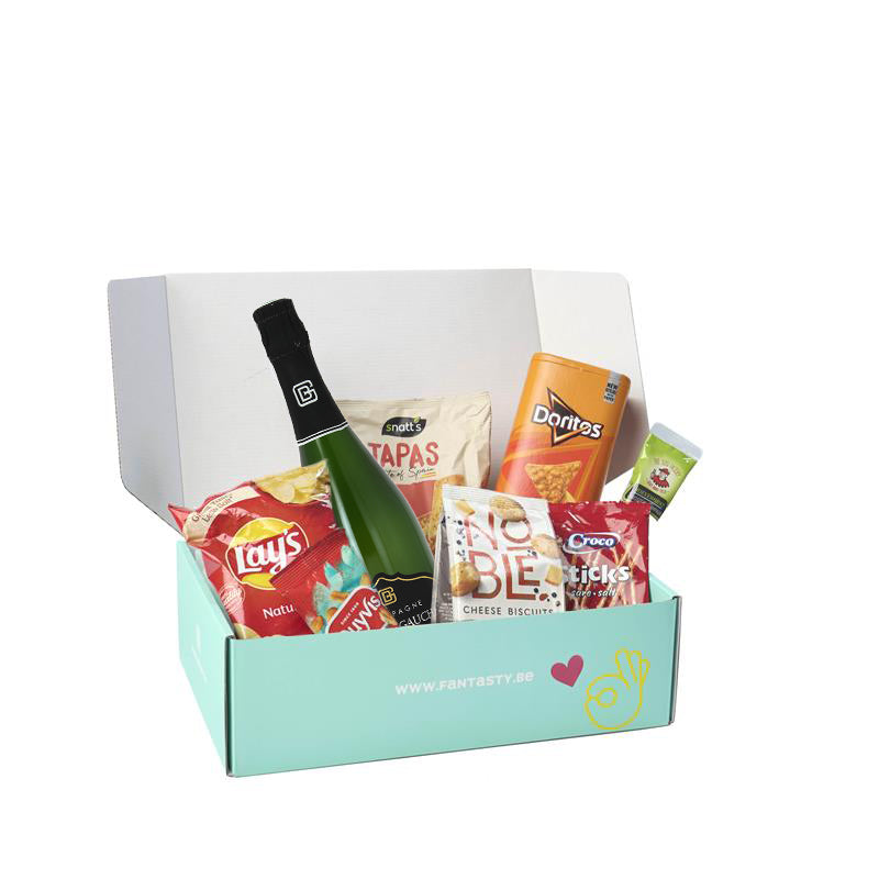 Aperitiefgeschenk Champagne & Treats mooi verpakt in de open doos