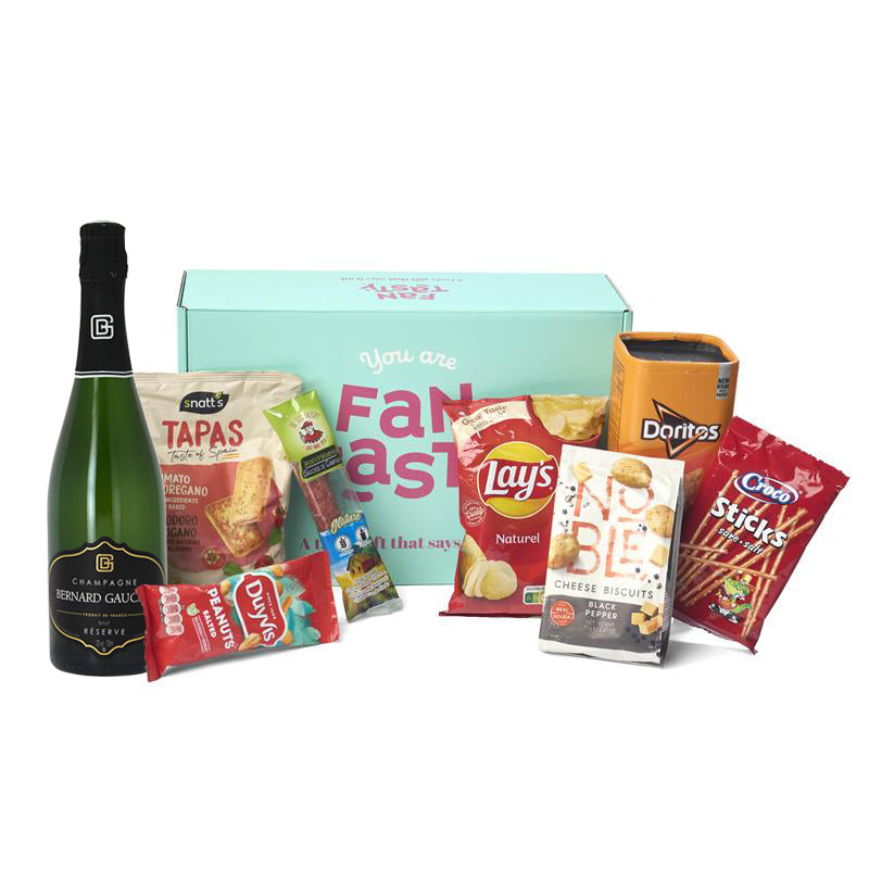 Alle producten uit het Aperitiefgeschenk Champagne & Treats uitgestald rondom de doos
